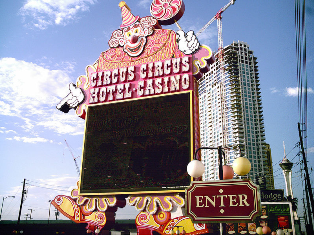 "Lucky" the Clown and Circus Circus are 3 miles from the Luxor