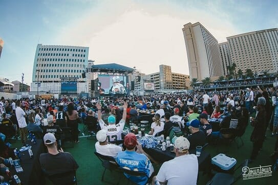 Het Downtown Las Vegas Events Center is een leuke plek om naar de Super Bowl te kijken