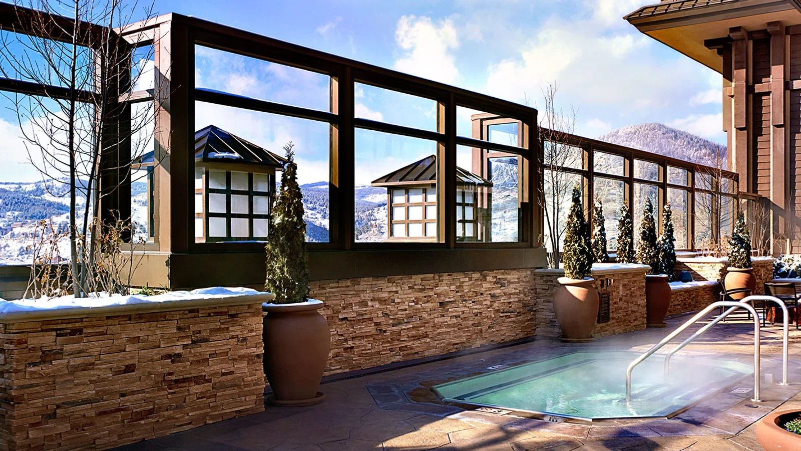 Ameristar Black Hawk: Casino, Hotel, Poker, and Visitor Guide 8 Outdoor rooftop hot tub area at Ameristar Black Hawk.