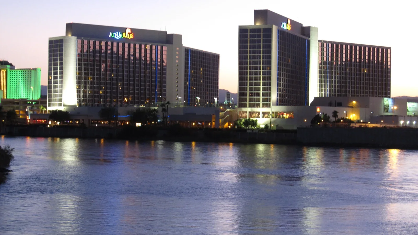 Aquarius Casino, Laughlin: Rooms, Gaming, and Visit Costs 2 Aquarius Casino, Laughlin hotel photograph
