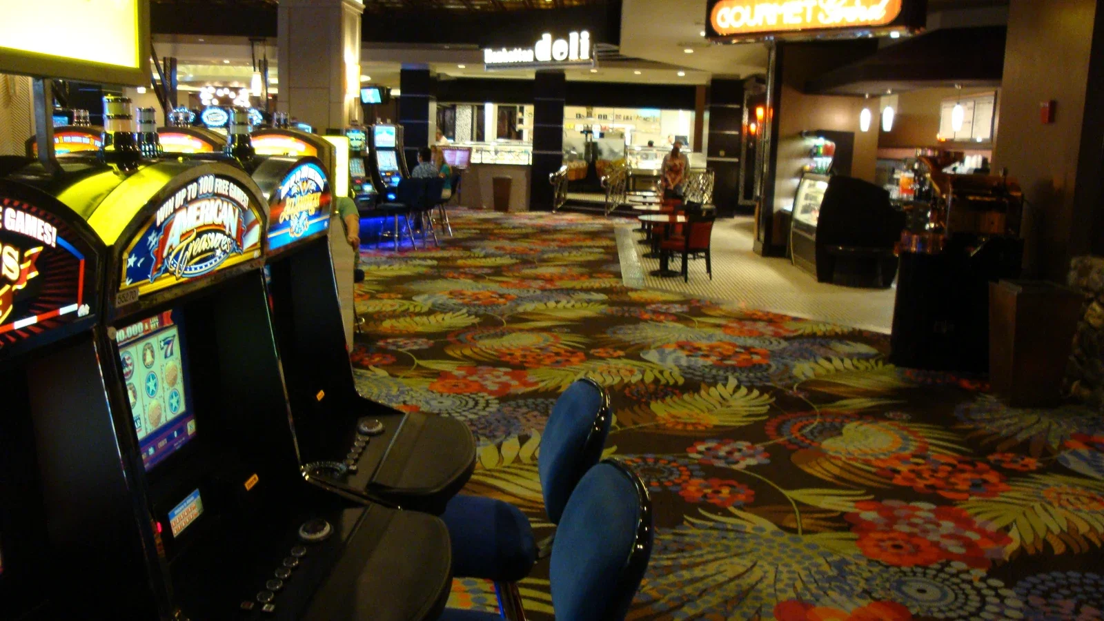 Atlantis Casino, Reno: Hotel, Games, Dining & Fees 1 Atlantis Casino, Reno exterior photograph