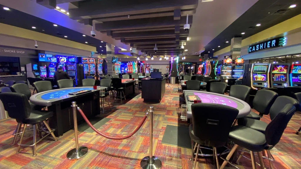 Havasu Landing Resort & Casino: Hotel, Games, and Ferry Guide 2 Table games at Havasu Landing Resort & Casino.