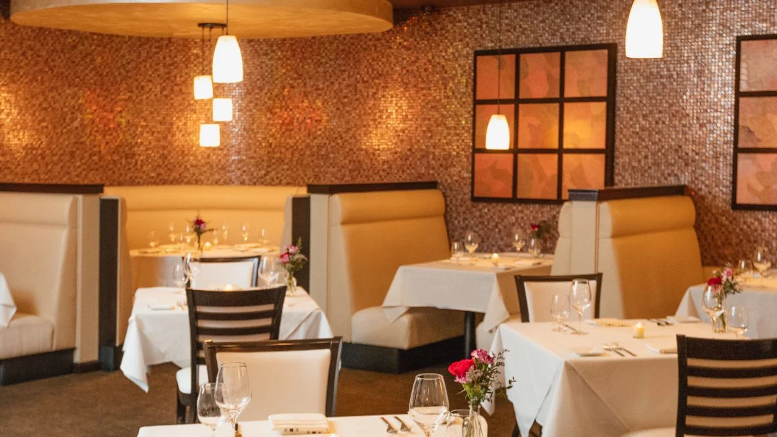 Interior dining area at Ernie’s at Parkwest Casino Manteca.