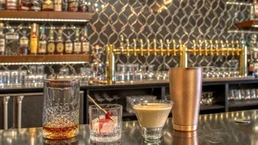 Cocktails on a bar counter at The Lodge at Deadwood.