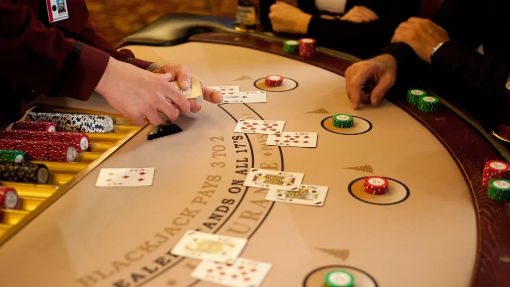 A dealer dealing cards at a blackjack table at The Lodge at Deadwood.